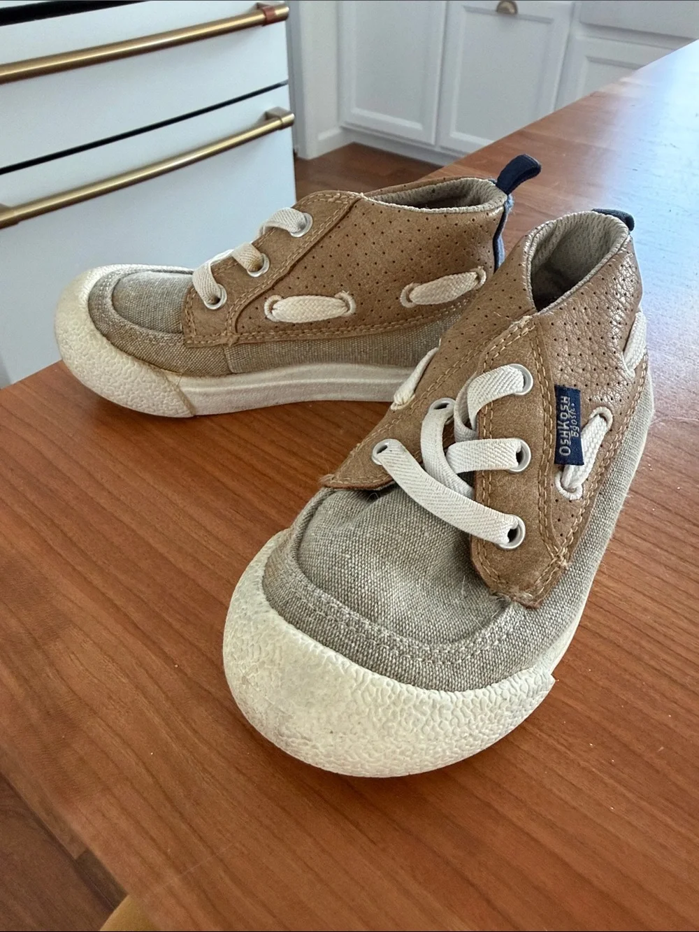 Oshkosh shoes size 8
